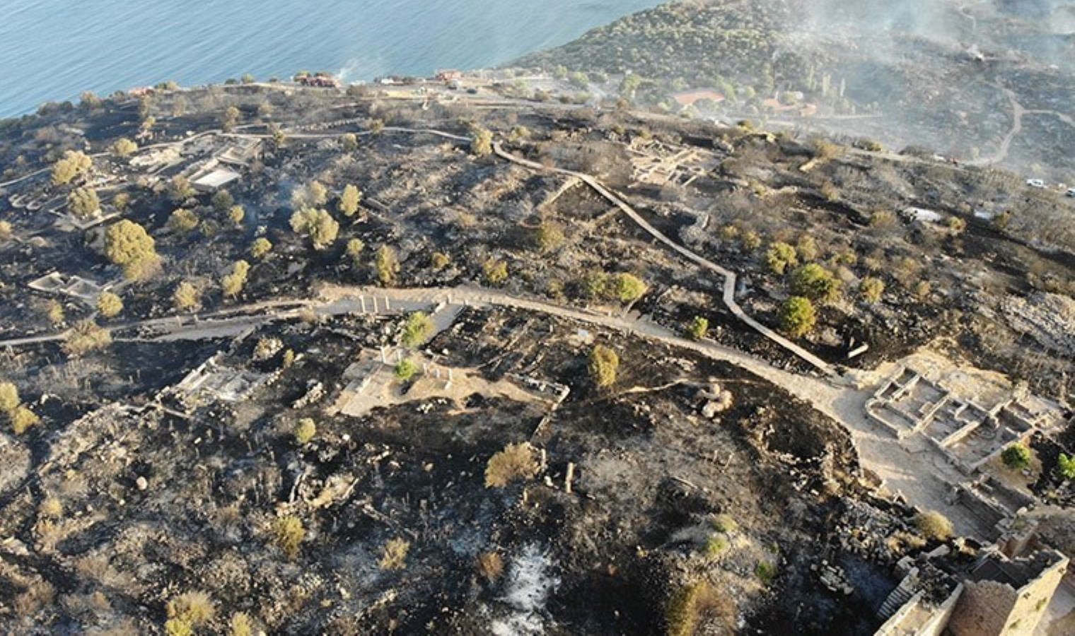 Assos Ören Yeri ve Athena Tapınağı’nı da etkileyen yangında 31 hektar alan zarar gördü