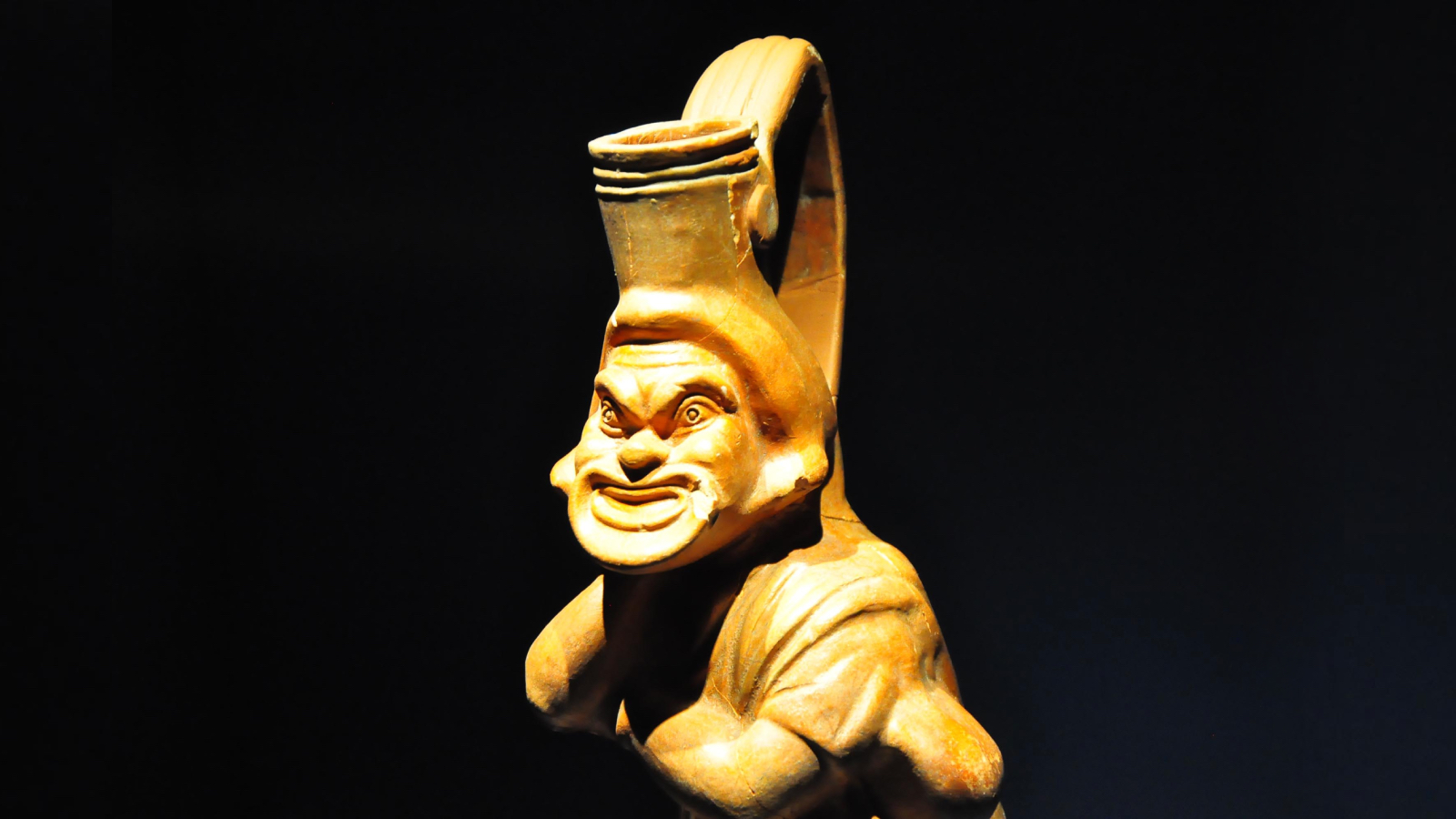 aigaide ortaya cikan maskeli oyuncu tasvirli 1800 yillik vazo sergide Y53tX2aP