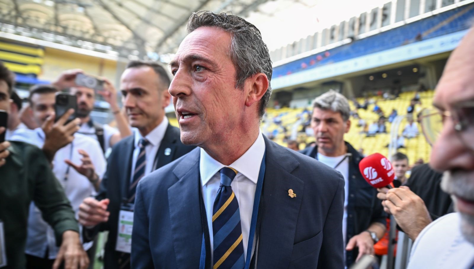 ali koc samandiraya gitti takima veda konusmasi wE9QKxJY