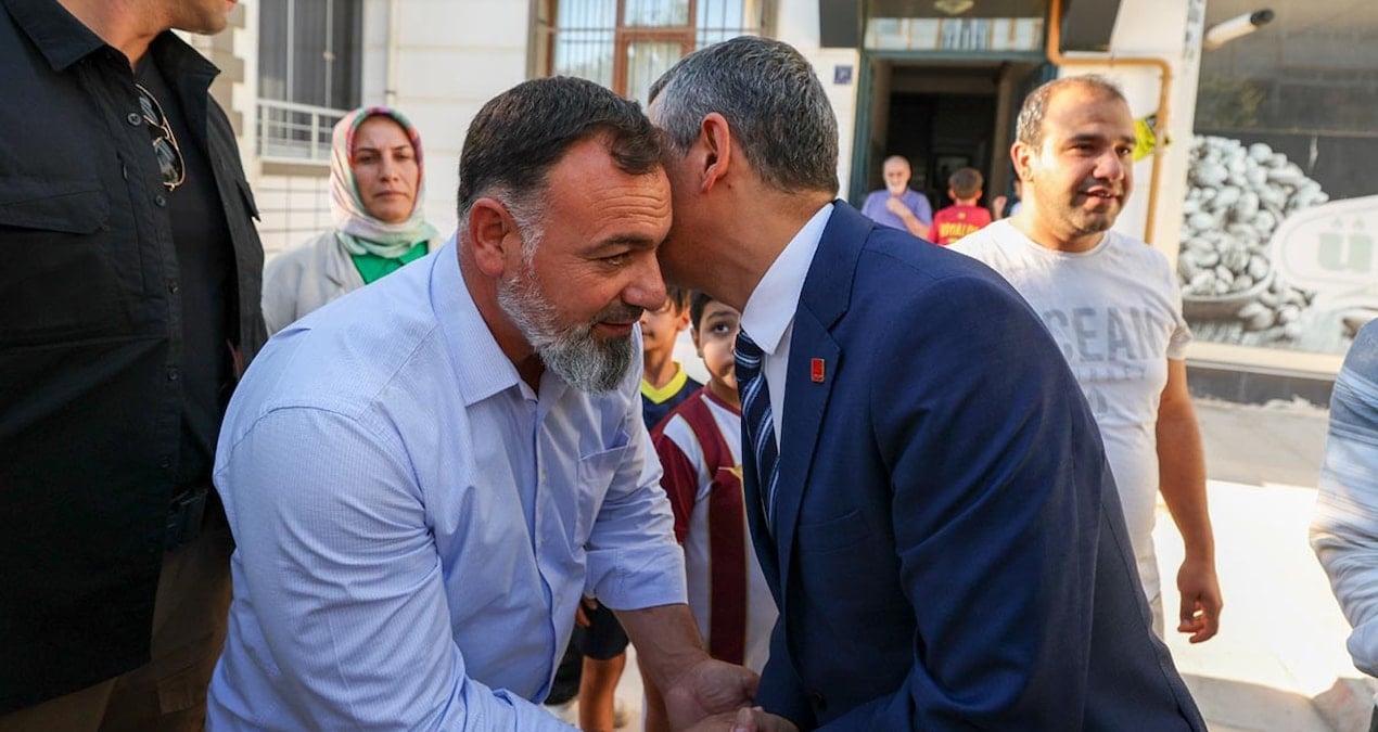 chp lideri ozgur ozelden sehit ailesine ziyaret GDpxQqpH