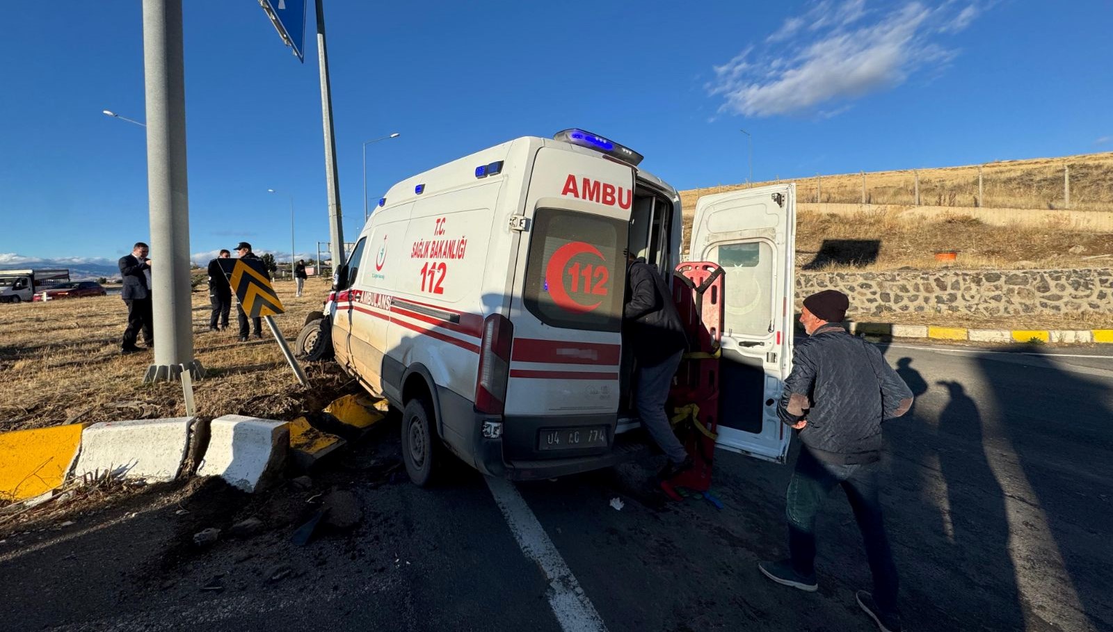 agrida ambulanskazaya karisti 2si agir 7 yarali IjlBd8gn.jpg