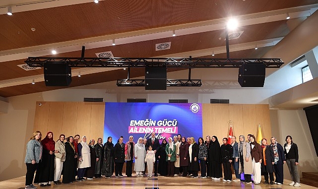 baskan altay aile yili kapsaminda ilcelerden gelen kadinlarla bulustu 7XubCT3m.jpg