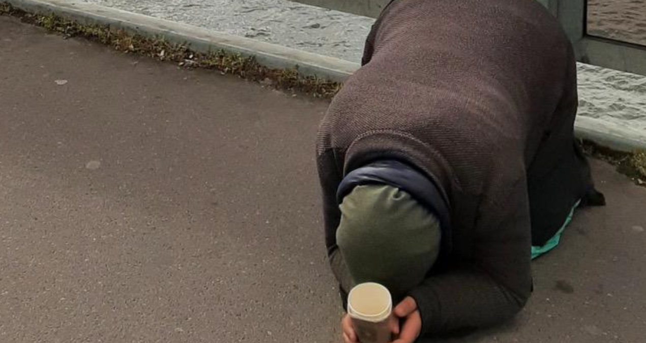 bu ulkede dilenciler sadece 1 pozisyonda dilenebilir iste nedeni OJj73lDm.jpg