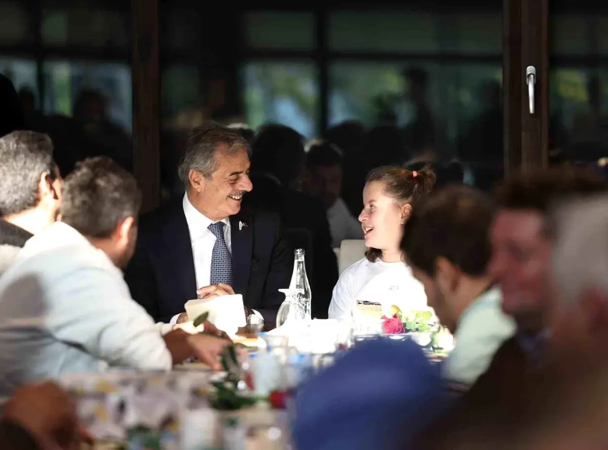 gorme engelliler gununde baskan alemdardan anlamli mesaj Qt8kqAze.jpg