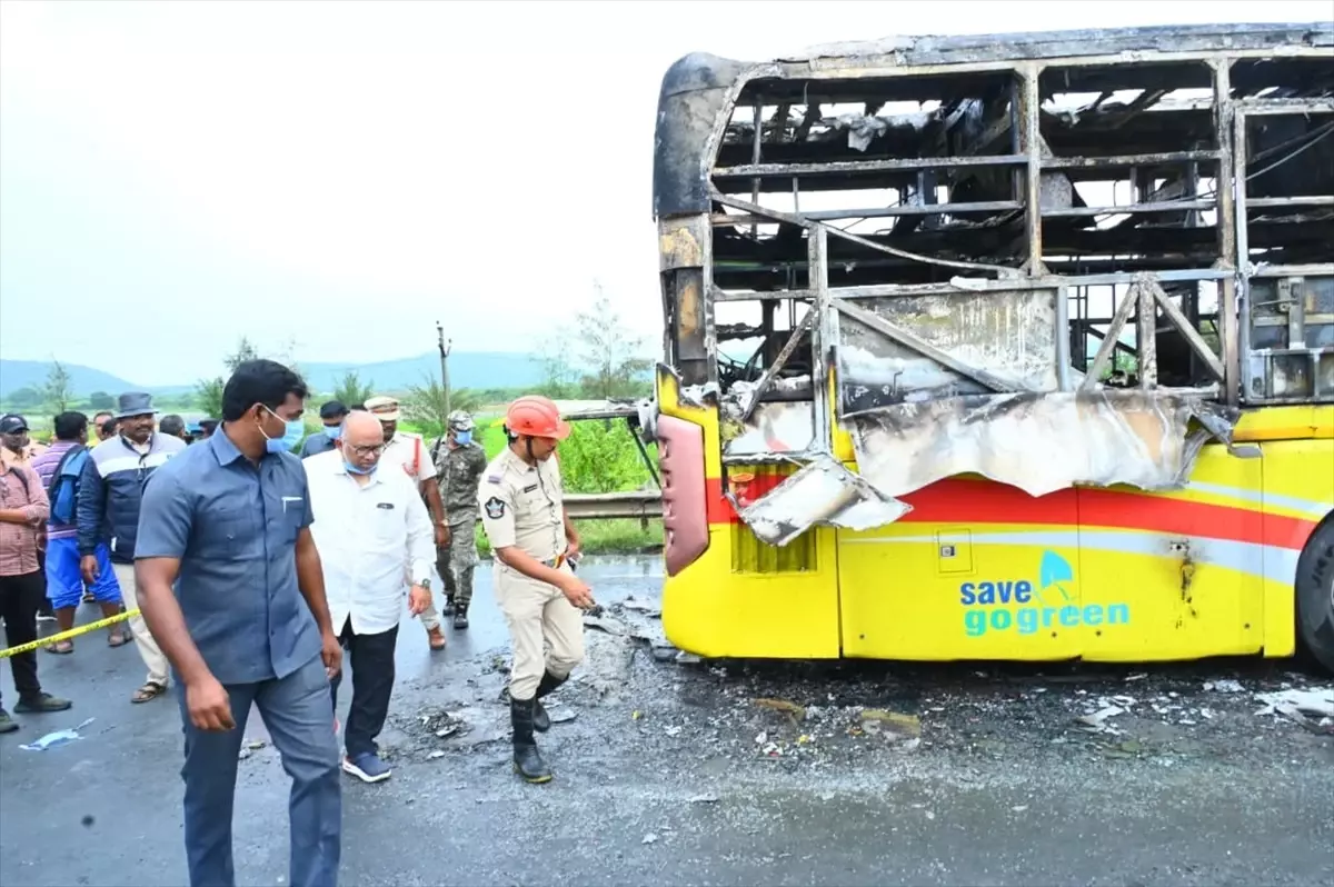 hindistanda otobus yangini 20 olu 2AzTgIWS.jpg