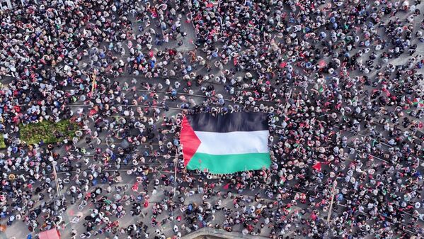 istanbulda denizden ve karadan filistine ve ozgurluk filosuna destek BK1P46YP