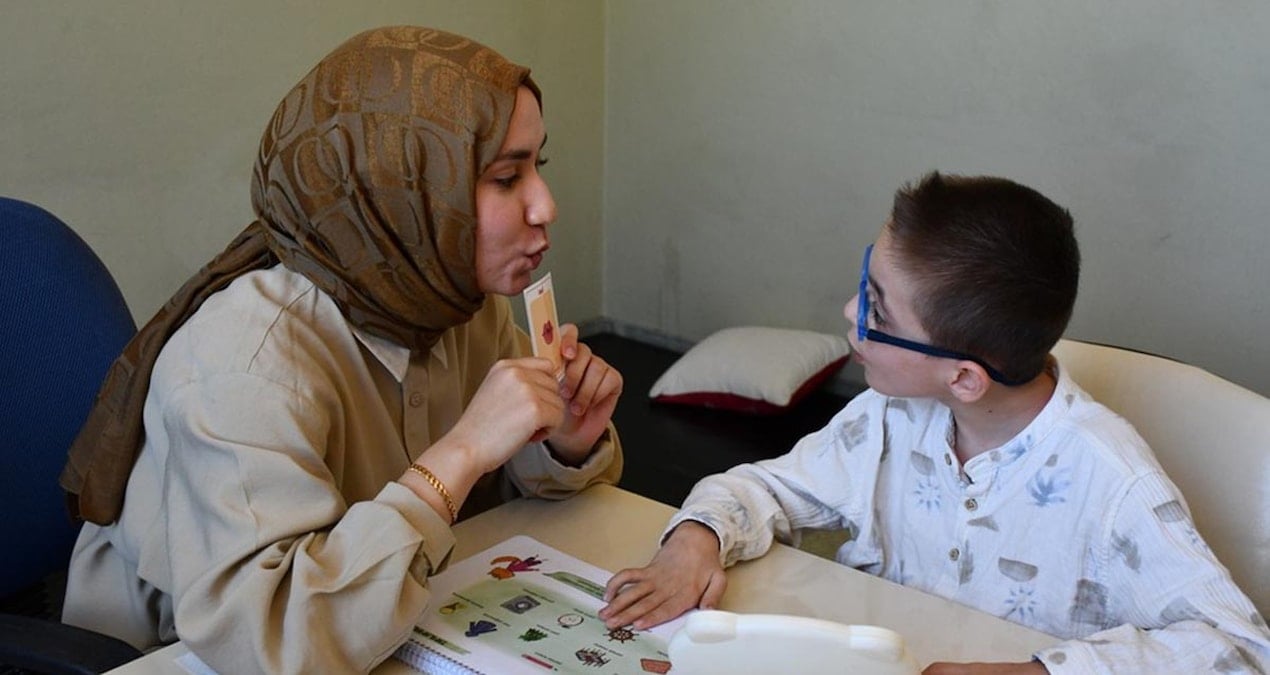 ogretmenligi birakti kendisini serebral palsili ogluna adadi hhBbC4lU