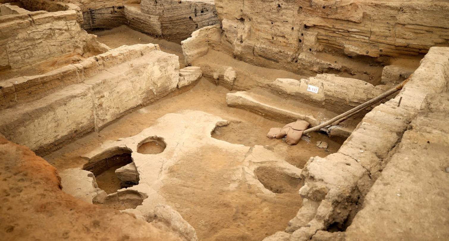 tavsanlida 4 bin yillik nohut catalhoyukte 8 bin 600 yillik ekmek kalintilari gun yuzune cikartildi cTFldx3n