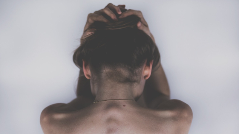 uzmani uyardi uykusuzluk ve alkol kume bas agrilarini tetikleyebilir zTmXfFxl.jpg