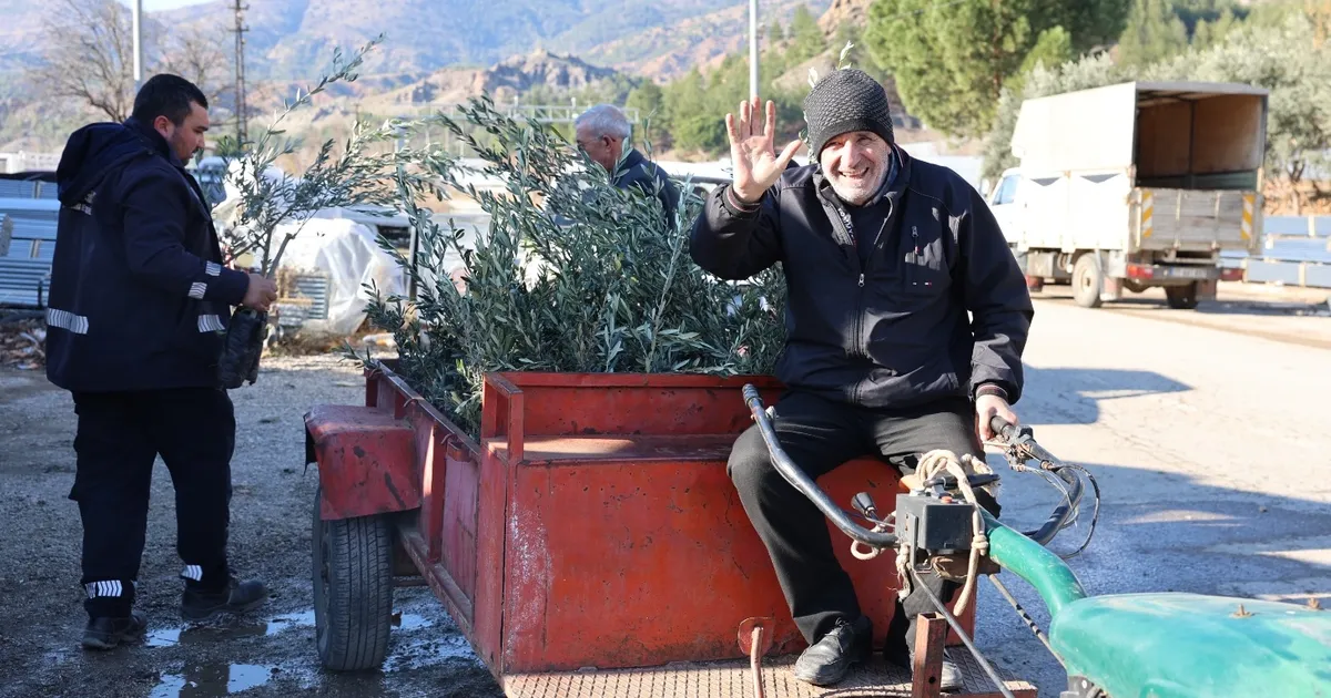 eskisehirdebuyuksehir belediyesinden ureticilere zeytin fidani destegi FbjZjfg9.webp