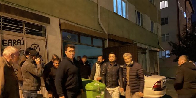 garajda otomobilin icinde olu bulundu gvAH54E8.jpg