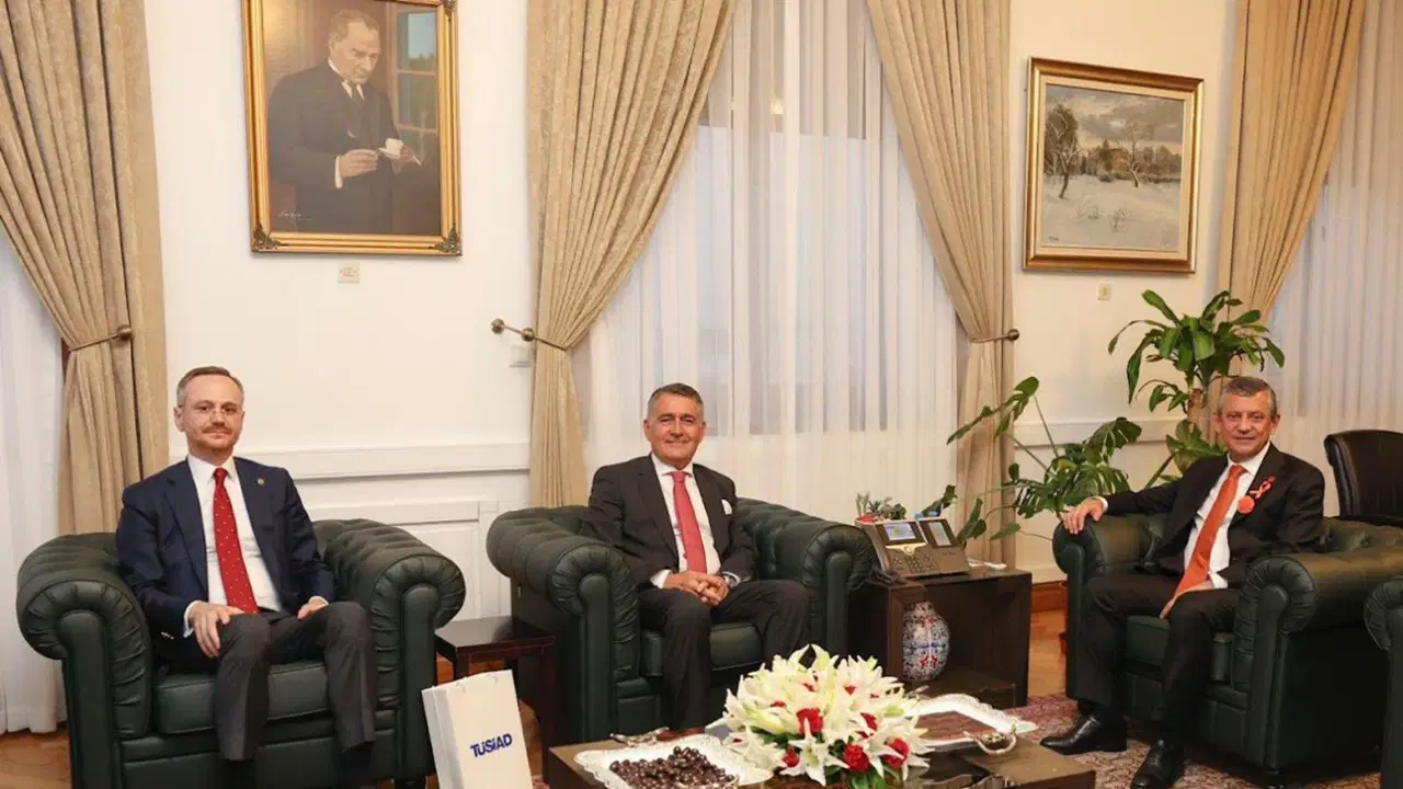 tusiaddan chp genel baskani ozgur ozele ziyaret Y8BSp573.jpg