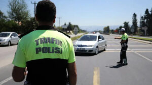 bilecikte-drift-yapan-surucuye-rekor-ceza-ehliyetine-de-el-konuldu-J46Kq2Og