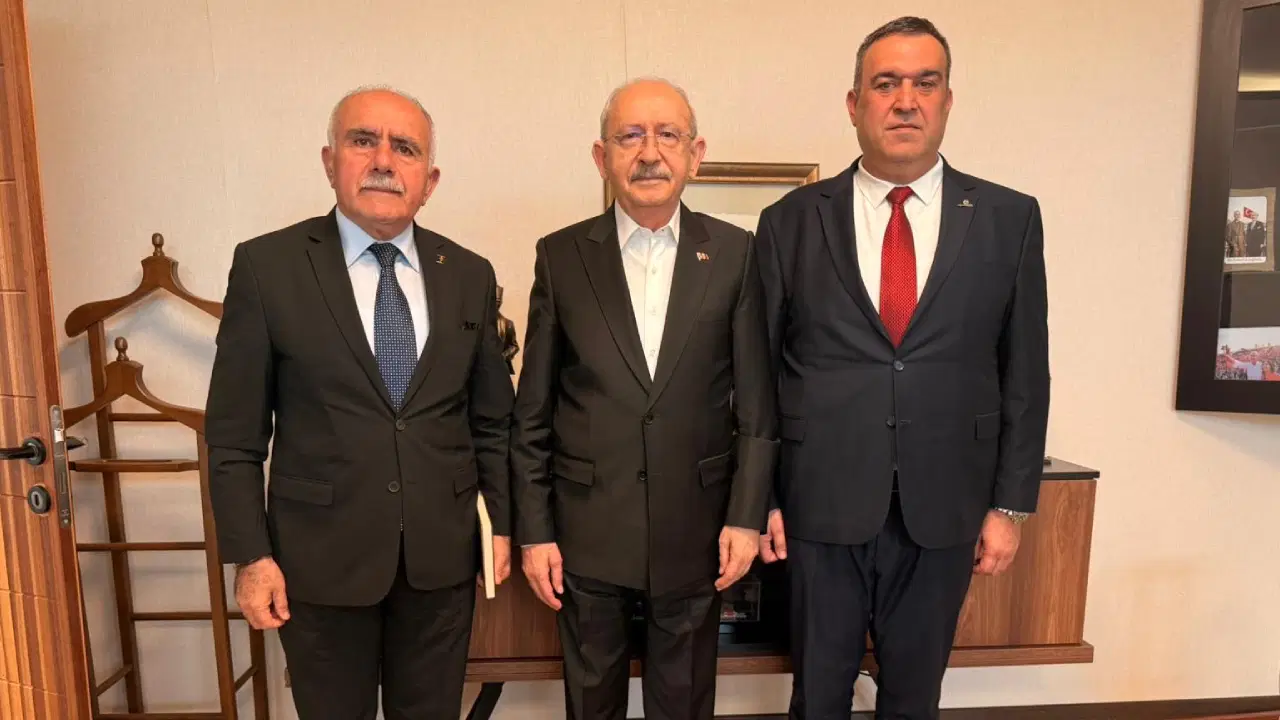 kemal-kilicdaroglundan-dikkat-ceken-hamle-gursel-tekinin-yardimcilariyla-gorustu-hgDfPNnC-1