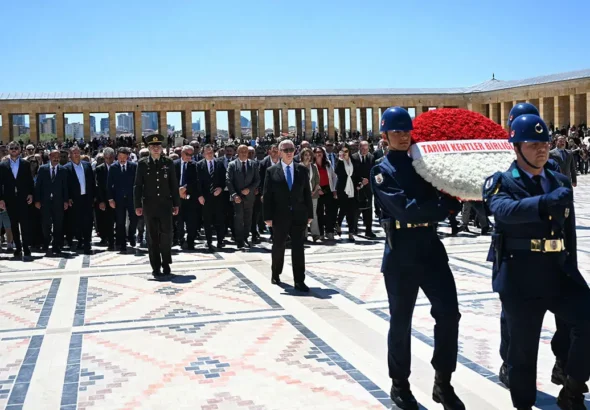 mansur-yavastan-secim-sonrasi-anitkabire-ziyaret-n2fsbzhq